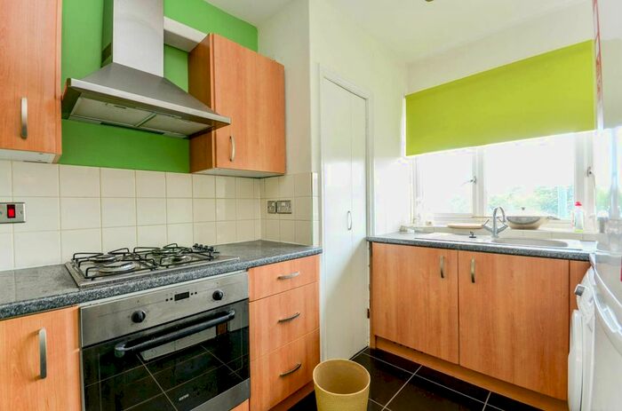 1 Bedroom Flat To Rent In Astley House, Bentons Lane, West Norwood, London, SE27