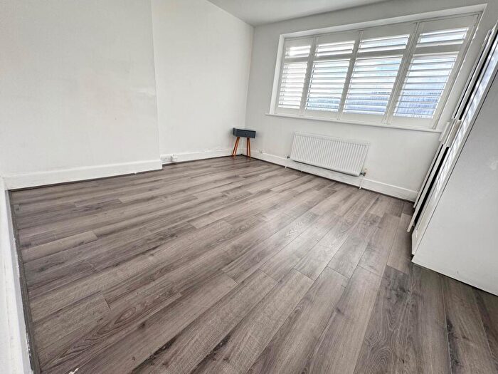 2 Bedroom Flat To Rent In Seabourne Road, Bournemouth, BH5