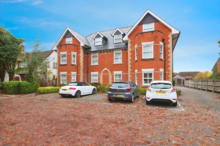 2 Bedroom Flat For Sale In Flat Millway Road, Andover, SP10