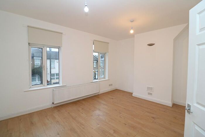 1 Bedroom Maisonette For Sale In Eardley Road, London, SW16