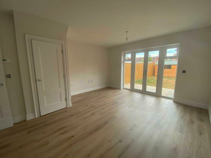 2 Bedroom House To Rent In Bed Mid Terraced House, GU6