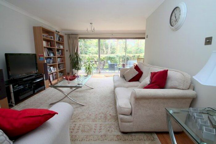 1 Bedroom Flat To Rent In Southview Road, Warlingham, CR6