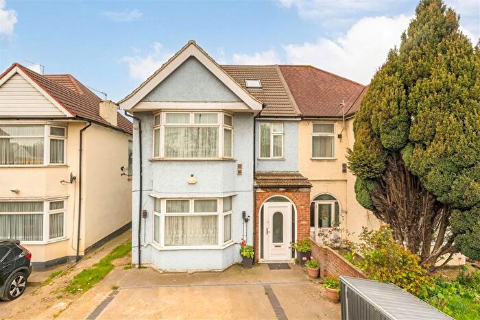4 Bedroom Semi Detached House For Sale In North Circular Road, Willesden, NW10