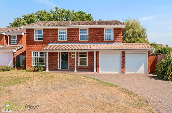 4 Bedroom Detached House For Sale In Mount Pleasant Drive, Tadley, Hampshire, RG26