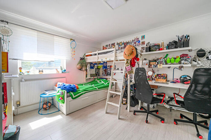 2 Bedroom Flat For Sale In Poplar High Street, , Docklands, London, E14
