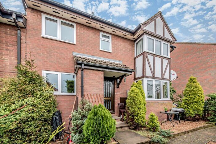 2 Bedroom House To Rent In Queensbury Close, Bedford, Bedfordshire, MK40