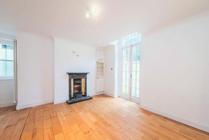 2 Bedroom Flat To Rent In Heath Street, Hampstead, London, NW3