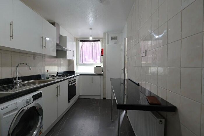 4 Bedroom Maisonette To Rent In Stewart Street, London, E14