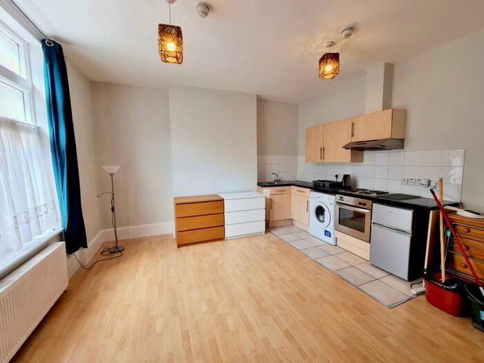 Flat To Rent In Hornsey Lane, Highgate, N6