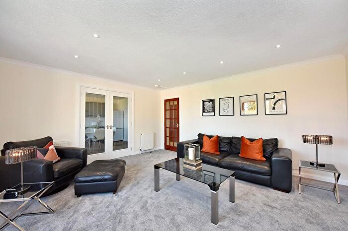 3 Bedroom Flat To Rent In Hilton Heights, Hilton, Aberdeen, AB24