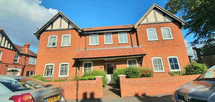 2 Bedroom Flat To Rent In Harwoods Road, Watford, WD18