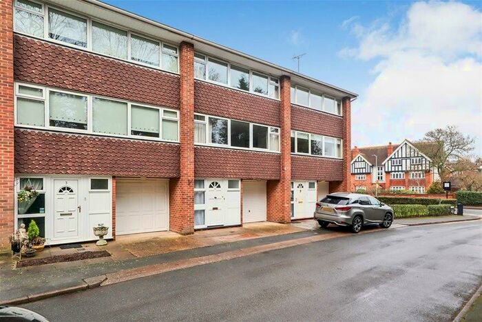 3 Bedroom Terraced House To Rent In Old Rectory Close, Harpenden, AL5