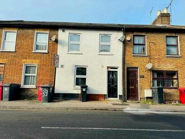 4 Bedroom Property To Rent In Alpha Street North, Slough, SL1