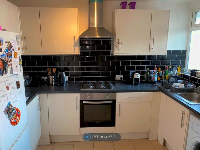 3 Bedroom Maisonette To Rent In Fenwick Place, London, SW9