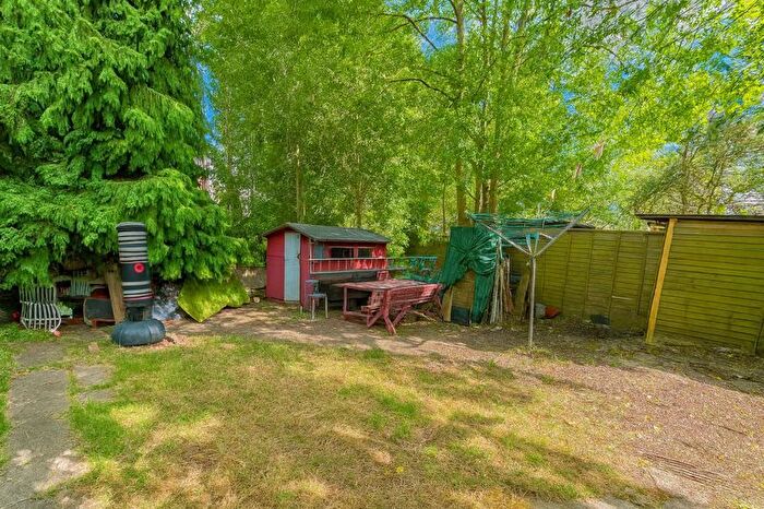 3 Bedroom Flat To Rent In Cressingham Road, Edgware, HA8