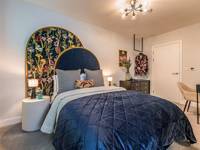 2 Bedroom Flat For Sale In Kent Avenue, Dagenham, RM9