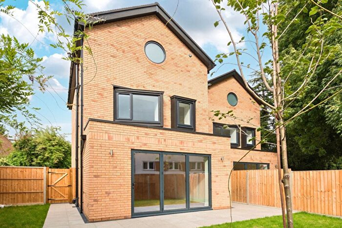 3 Bedroom Semi-detached House For Sale In Grand Drive, London, SW20