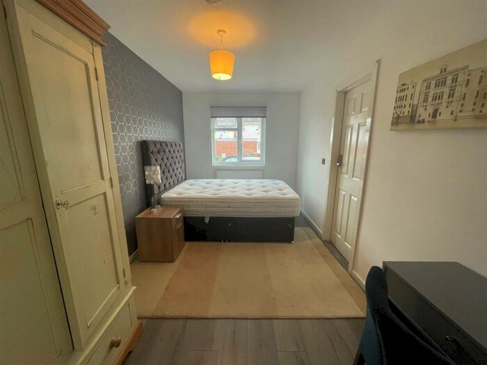 1 Bedroom Detached House To Rent In Epsom, KT19