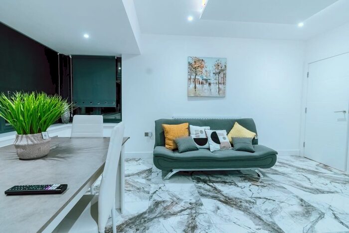 2 Bedroom Flat To Rent In Banstead Road, Purley, CR8