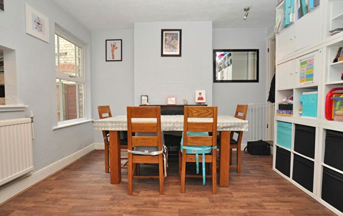 3 Bedroom Terraced House For Sale In Balmoral Road, Hitchin, SG5
