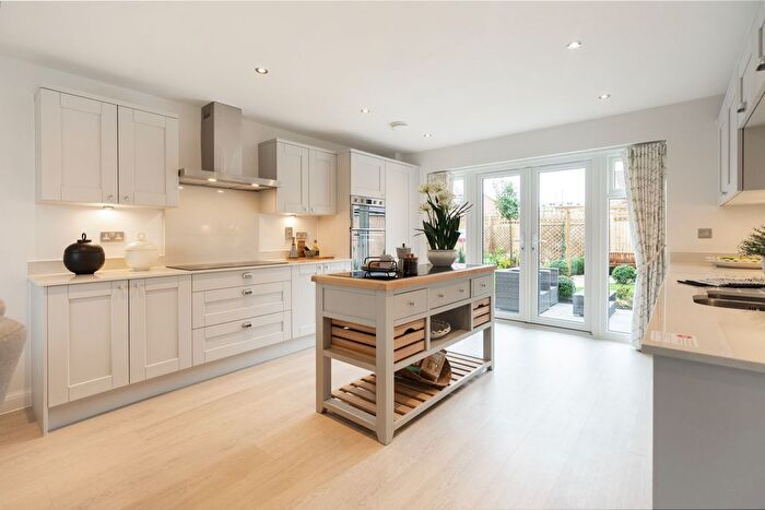 4 Bedroom Detached House For Sale In Woodside View, Bishops Green, RG20