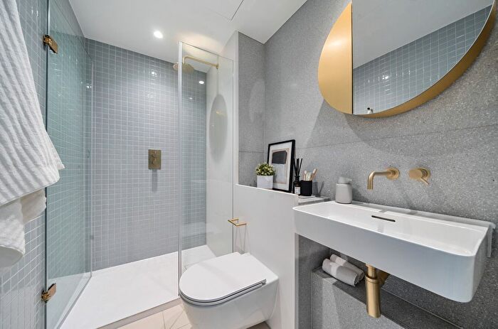 2 Bedroom Flat For Sale In Peninsula Riverfront, Cutter Lane, Greenwich Peninsula, SE10