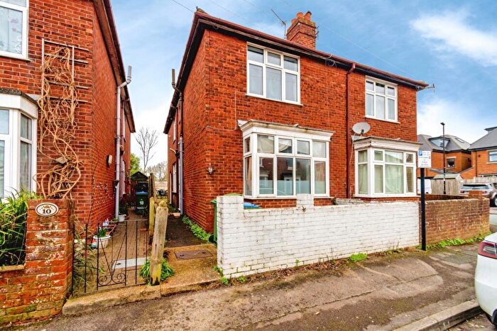 3 Bedroom House For Sale In Almond Road, Southampton, Hampshire, SO15