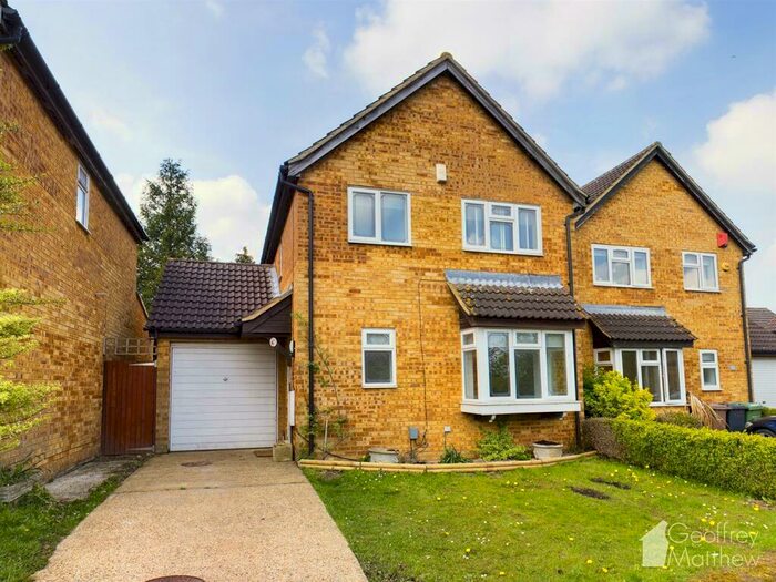 4 Bedroom Detached House To Rent In Ravenhill Way, Luton, LU4