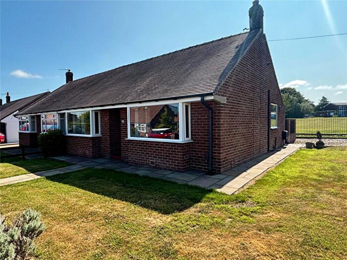 2 Bedroom Bungalow To Rent In Avalon Drive, Freckleton, Preston, Lancashire, PR4
