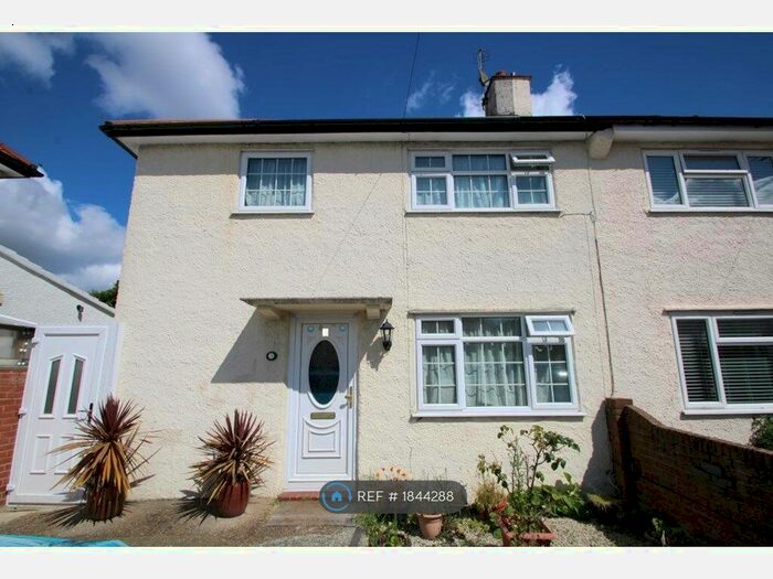 3 Bedroom Semi-Detached House To Rent In Heighton Gardens, Croydon, CR0
