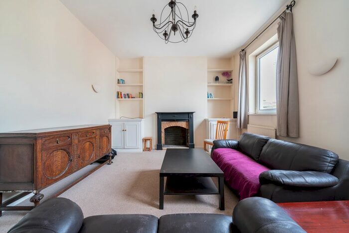 3 Bedroom Terraced House To Rent In Garratt Lane, London, SW17