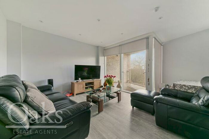 2 Bedroom Flat To Rent In Blunt Road, South Croydon, CR2