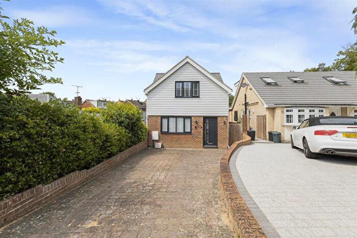 3 Bedroom Detached House For Sale In White Leaves Rise, Cuxton, Rochester, ME2