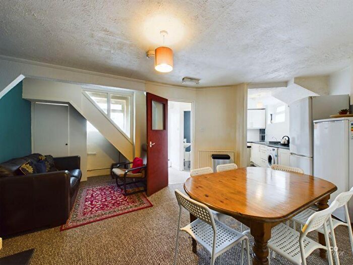 4 Bedroom End Of Terrace House To Rent In Queens Park Road, Brighton, BN2