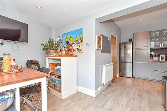 3 Bedroom End Of Terrace House For Sale In Penhale Road, Portsmouth, Hampshire, PO1