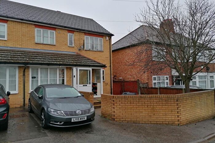 4 Bedroom House To Rent In Globe Road, Woodford Green, IG8