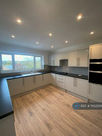 3 Bedroom Flat To Rent In Clowne Road, Stanfree, Chesterfield, S44