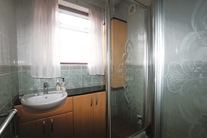 3 Bedroom End Of Terrace House For Sale In Beech Grove, Mitcham, CR4
