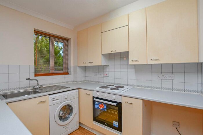 1 Bedroom Flat For Sale In Regency Court, Burleigh Road, St. Albans, AL1