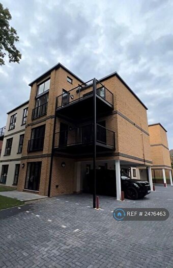 3 Bedroom Flat To Rent In Langley Park Road, Sutton, SM2