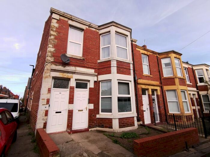 4 Bedroom Flat To Rent In Warton Terrace, Heaton, Newcastle Upon Tyne, NE6
