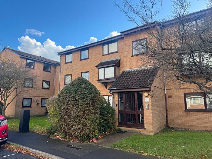 1 Bedroom Flat To Rent In Millhaven Close, Romford, RM6