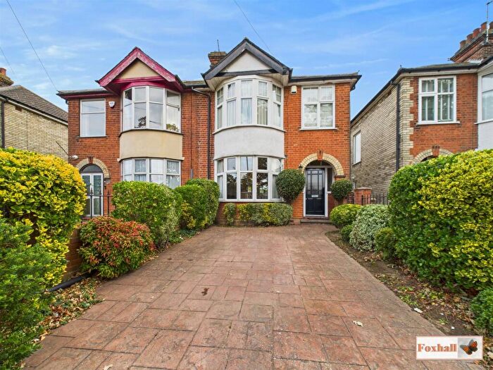 3 Bedroom Semi-Detached House For Sale In Clapgate Lane, Ipswich, IP3