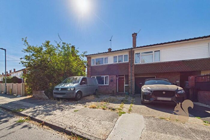 3 Bedroom Semi-Detached House For Sale In Hickory Avenue, Colchester, CO4