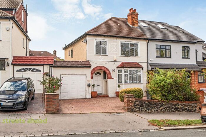 3 Bedroom Semi-detached House For Sale In Ingram Road, Thornton Heath, CR7