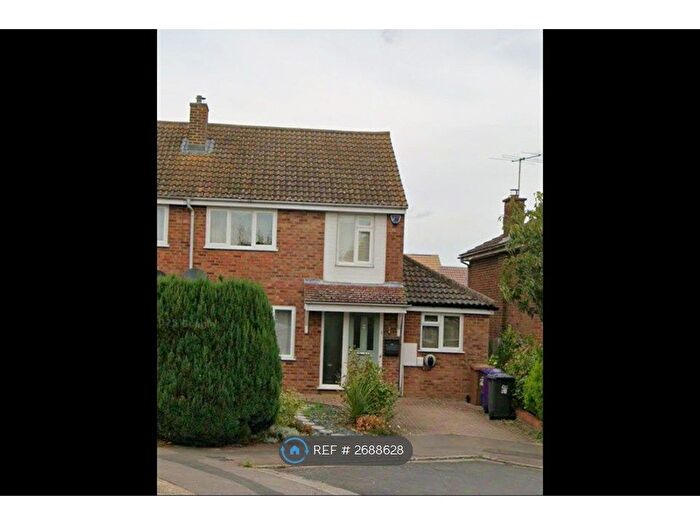 4 Bedroom Semi-Detached House To Rent In Westbury Close, Hitchin, SG5