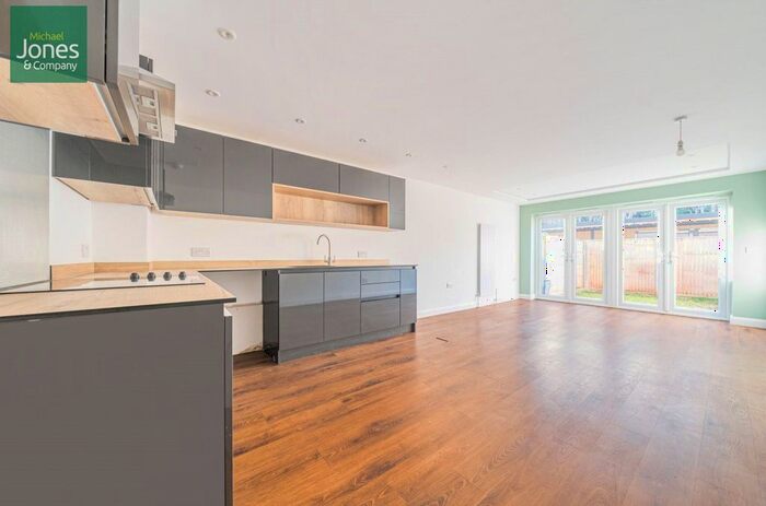 3 Bedroom Detached House To Rent In Warren Road, Worthing, West Sussex, BN14