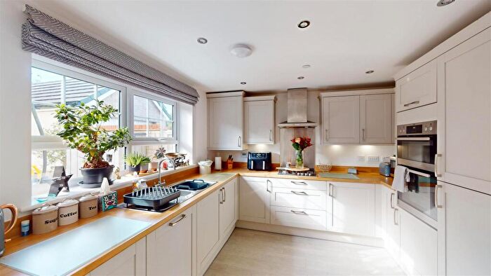 4 Bedroom Detached House For Sale In Cae Ffynnon, Cowbridge, CF71