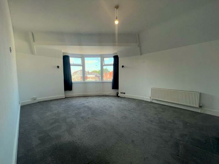 2 Bedroom Flat To Rent In Grand Avenue, Bournemouth, BH6