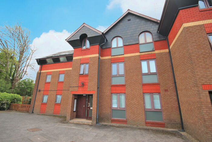 2 Bedroom Ground Flat To Rent In Glandwr Place, Whitchurch, Cardiff, CF14